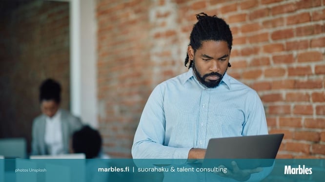 Chief Digital Officer valmistautuu palaveriin | Marbles Oy