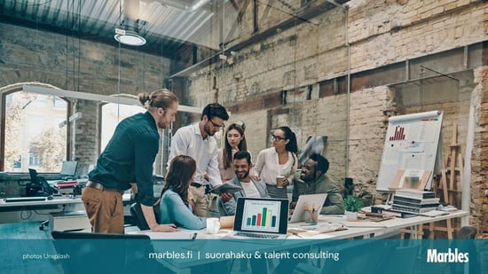 UX tiimi palaverissa 