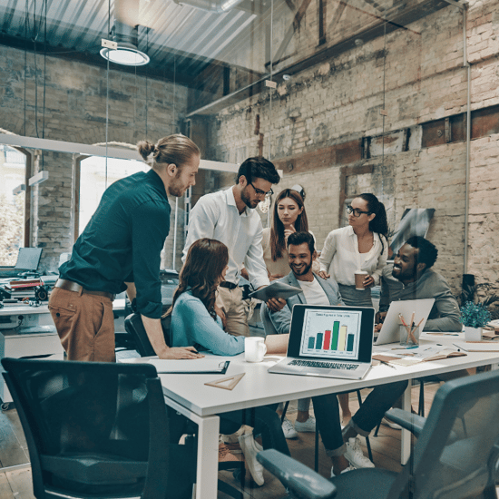 Data- ja tekoälyosaajat rakentamassa yrityksen analytiikka- ja teknologiakyvykkyyksiä.