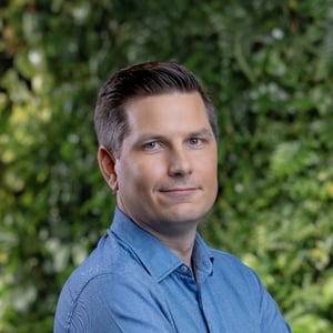 dennis stolt